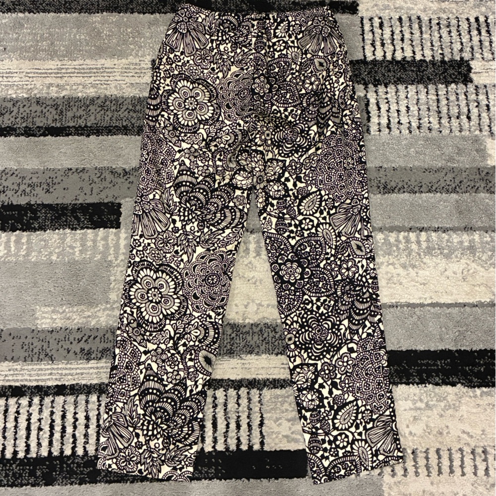 Ann Taylor Black and White Silk Patterned Garment